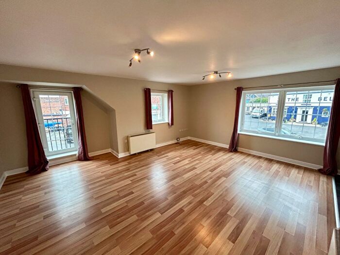 2 Bedroom Flat To Rent In Bell Lane, Studley, B80