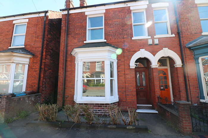 2 Bedroom End Of Terrace House To Rent In Thoresby Street, Hull, HU5
