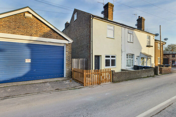 3 Bedroom End Of Terrace House To Rent In Wellington Town Road, East Grinstead, RH19