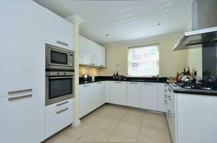 4 Bedroom House To Rent In King Henry Mews, Harrow On The Hill, Harrow, HA2