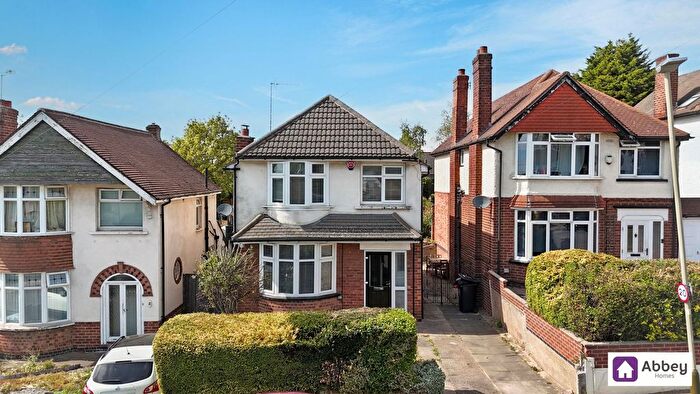 3 Bedroom Detached House For Sale In Avebury Avenue, Leicester, LE4
