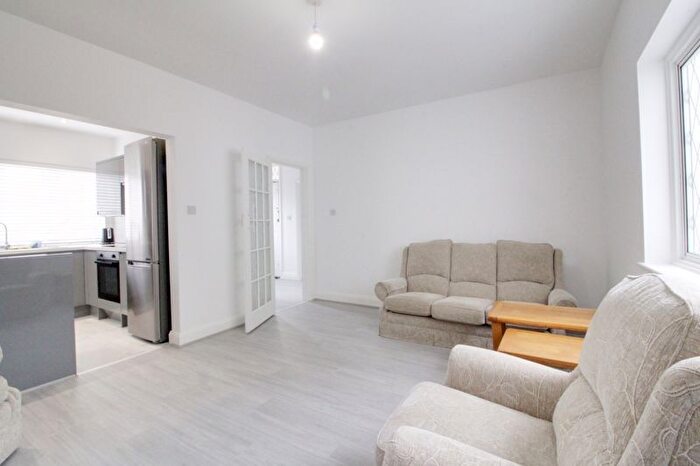 2 Bedroom Detached House To Rent In The Meadway, Cuffley, EN6