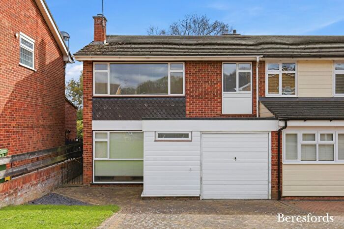 4 Bedroom Semi-Detached House For Sale In Meadow Rise, Billericay, CM11