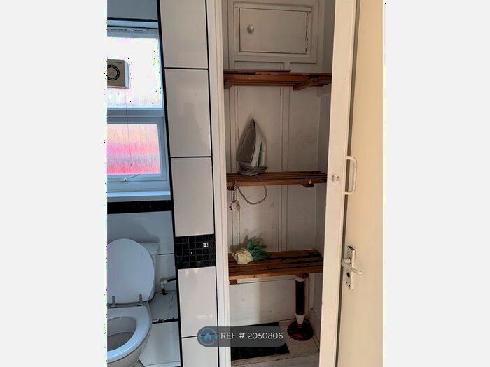 2 Bedroom Flat To Rent In Staveley Close, London, SE15