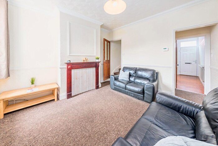 3 Bedroom Terraced House To Rent In Bulwer Road, Leicester, LE2