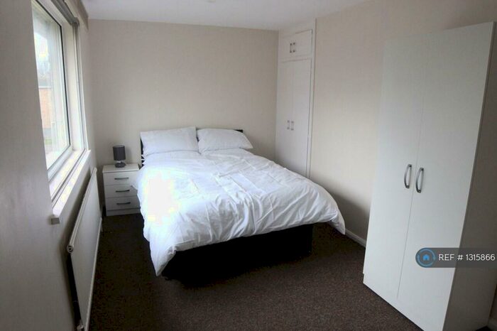 6 Bedroom Semi-Detached House To Rent In Comet Road, Hatfield, AL10