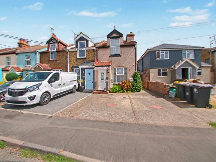 2 Bedroom Semi-Detached House For Sale In Little Wakering Road, Little Wakering, SS3