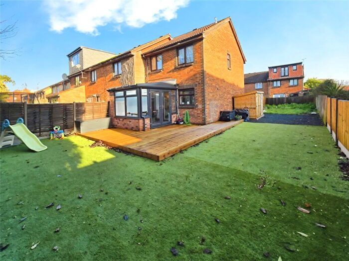 3 Bedroom End Of Terrace House For Sale In Tarragon Close, London, SE14