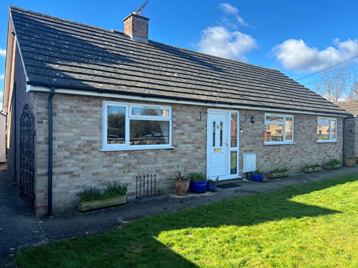 4 Bedroom Bungalow For Sale In The Green, Longcot, Oxfordshire, SN7