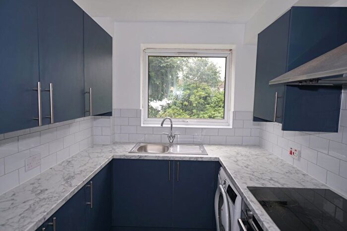 1 Bedroom Flat To Rent In Dellow Close, Newbury Park, IG2