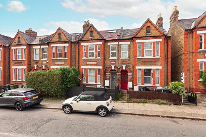 2 Bedroom Flat For Sale In Gipsy Road, London, SE27