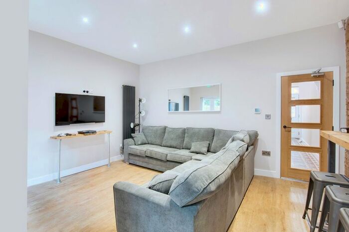 6 Bedroom Terraced House To Rent In Eldon Road, Edgbaston, Birmingham, B16