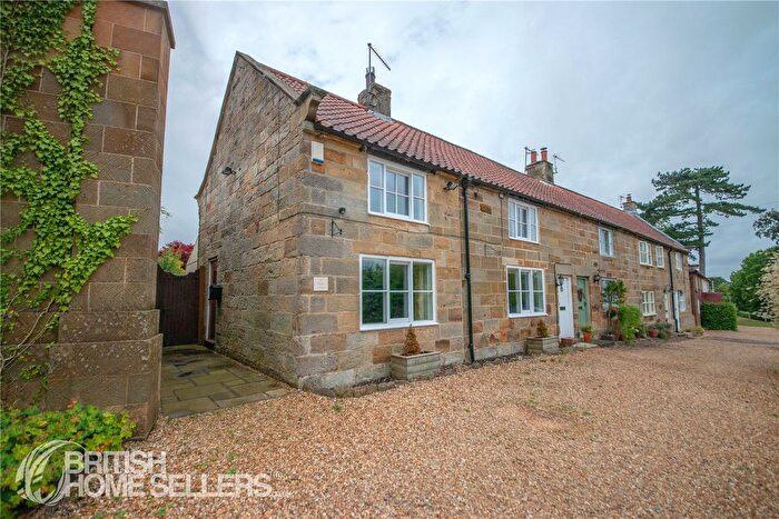 3 Bedroom End Of Terrace House For Sale In Carlton-In-Cleveland, Middlesbrough, North Yorkshire, TS9