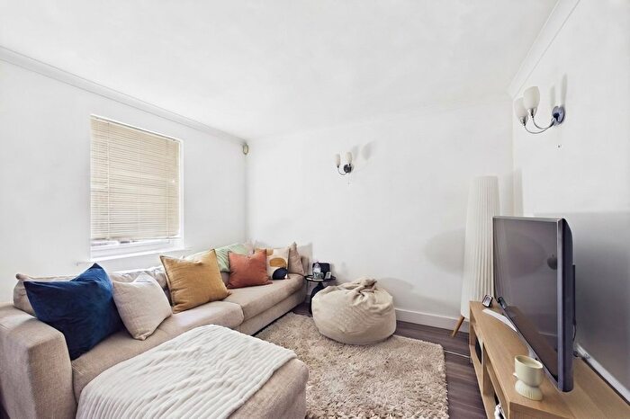 2 Bedroom Flat To Rent In North Town Road, Maidenhead, Berkshire, SL6