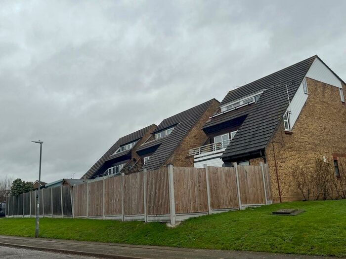 2 Bedroom Flat To Rent In Burnt Mills, Basildon, SS13