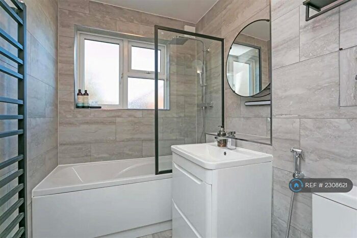 2 Bedroom Flat To Rent In Boveney Close, Slough, SL1