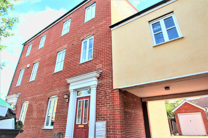 3 Bedroom Semi-Detached House To Rent In Freeman Close, Colchester, CO4