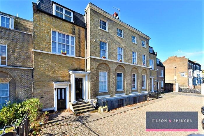 2 Bedroom Flat To Rent In Elm Court, Bruce Grove, N17