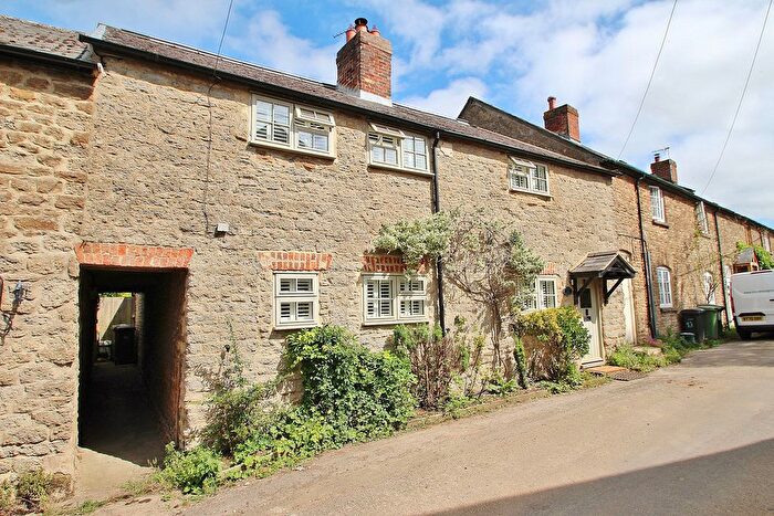 3 Bedroom Cottage For Sale In The Row, Hinton Waldrist, SN7
