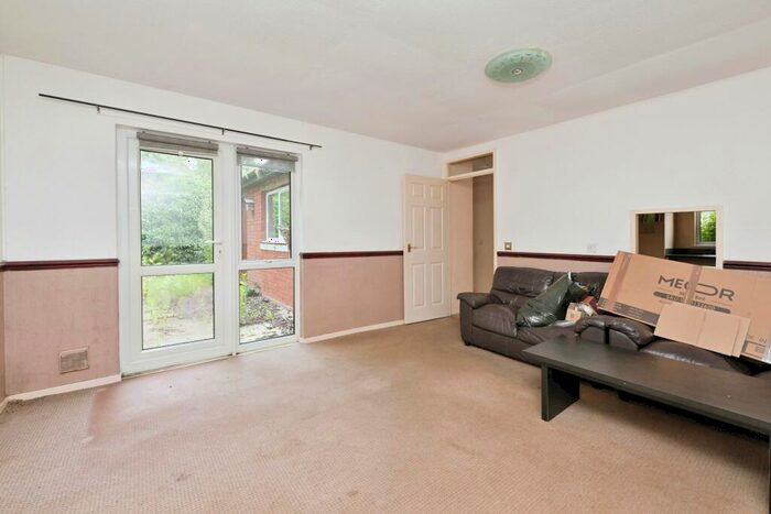 2 Bedroom Bungalow For Sale In Parkwood Street, Northampton, Northamptonshire, NN5