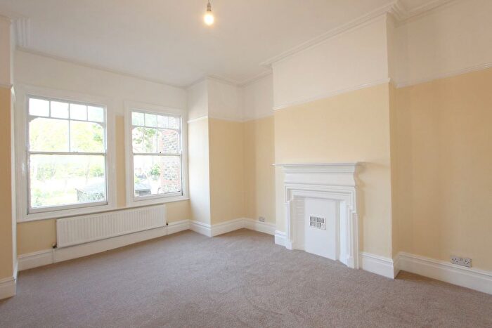 4 Bedroom Flat To Rent In Wix's Lane, London, SW4