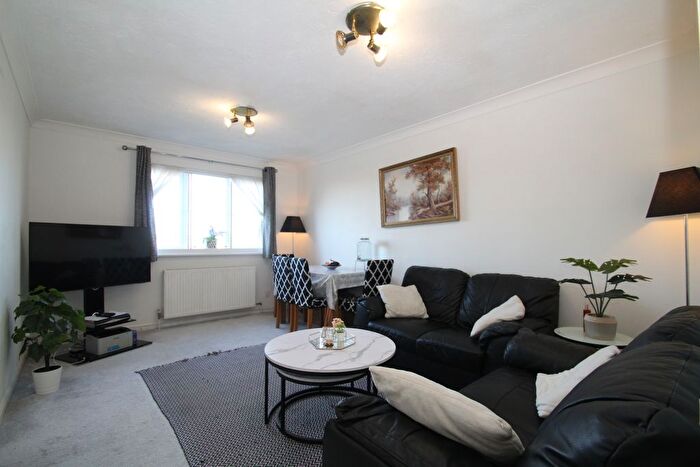 1 Bedroom Flat For Sale In Caroline Place, Harlington, Hayes, UB3