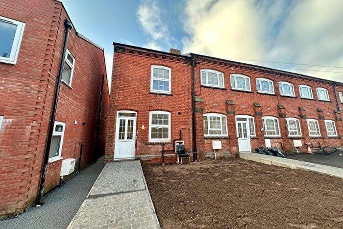 3 Bedroom Town House To Rent In Bolsover Street, Nottingham, NG15