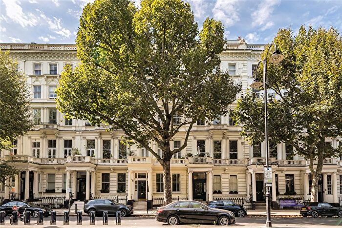 3 Bedroom Flat To Rent In Queen's Gate, London, SW7