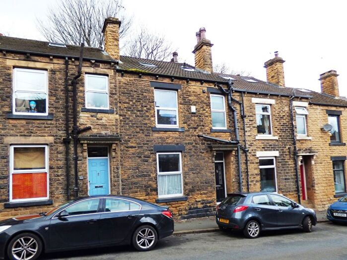 3 Bedroom Town House For Sale In Westover Road, Leeds, LS13