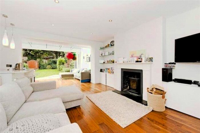 3 Bedroom Flat To Rent In Randolph Avenue, Maida Vale, London, W9