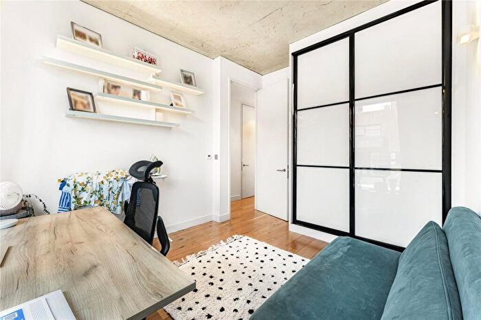 2 Bedroom Apartment To Rent In Whitmore Road, London, N1