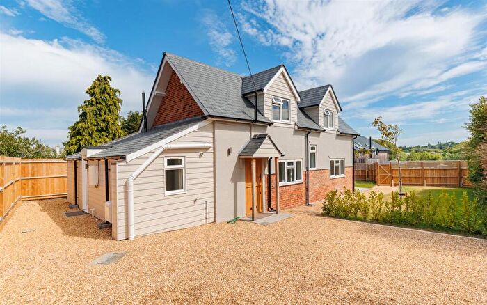 3 Bedroom Cottage For Sale In Charming Renovated Cottage - Worsley Road, Gurnard, PO31