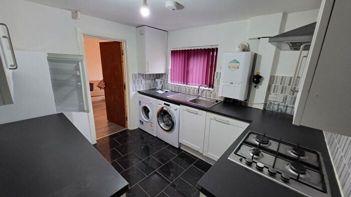 4 Bedroom Semi-detached House To Rent In Beverly Road, Fallowfield, Manchester, M14