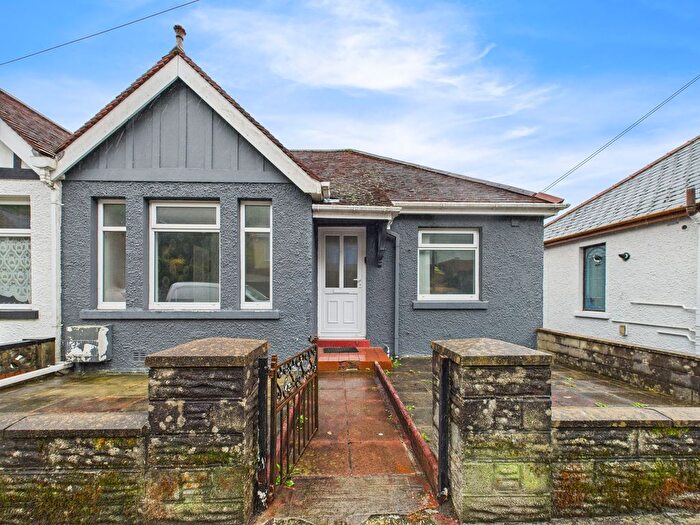 3 Bedroom Semi-Detached House To Rent In Park Drive, Neath, SA10