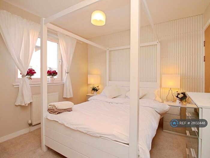 3 Bedroom Semi Detached House To Rent In Dubai Inspired Modern Townhouse, Edinburgh, EH5