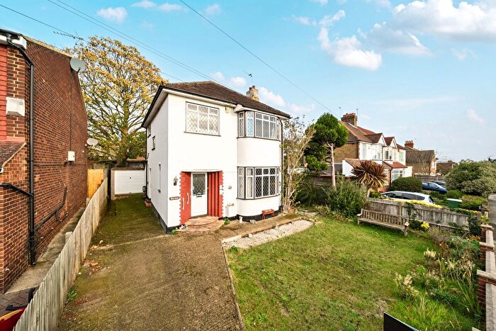 3 Bedroom Detached House For Sale In Orchard Avenue, Belvedere, DA17