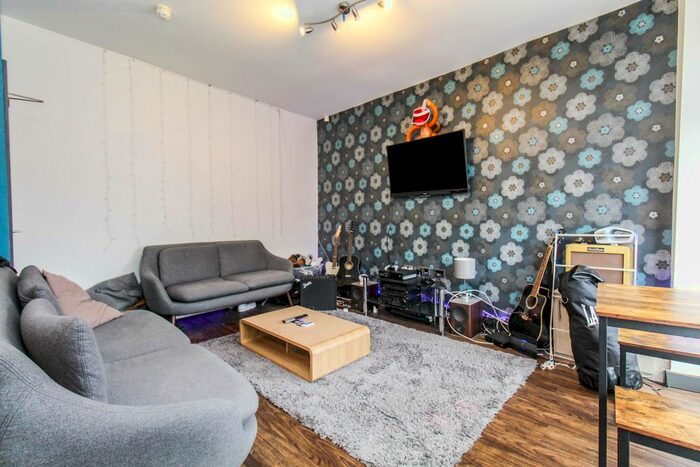 5 Bedroom Terraced House To Rent In Beechwood Terrace, Burley, Leeds, LS4