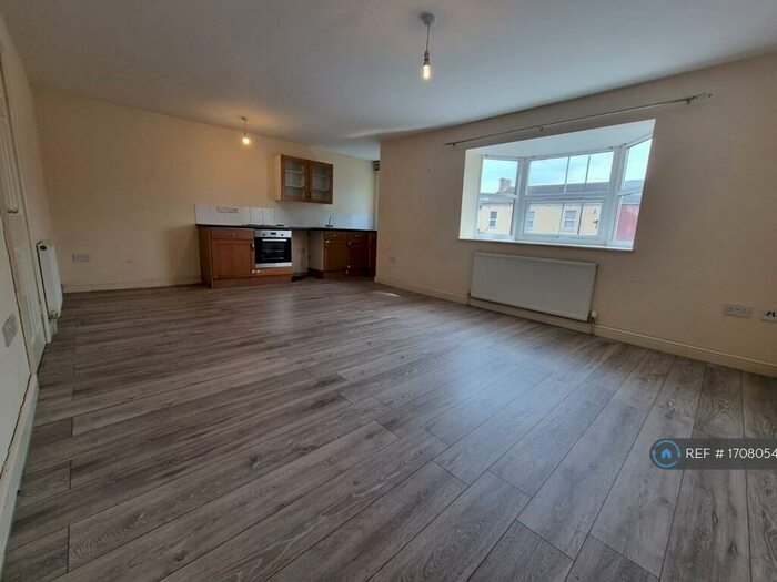 2 Bedroom Flat To Rent In Park View Lodge, Doncaster, DN4