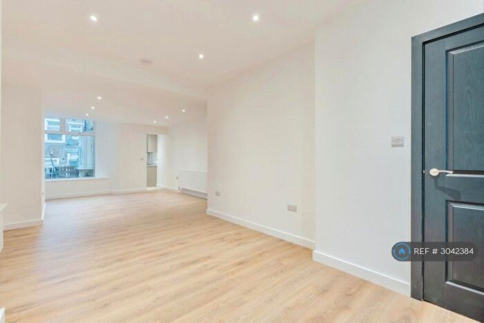 3 Bedroom Terraced House To Rent In Lower West Avenue, Barnoldswick, BB18
