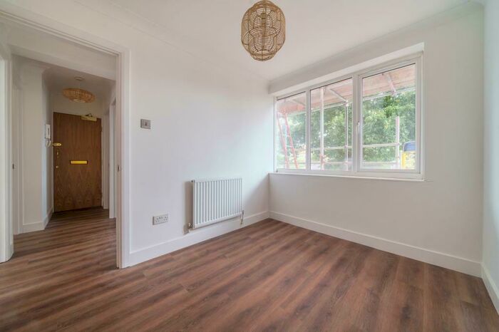 2 Bedroom Apartment To Rent In Lizmans Court, East Oxford, OX4