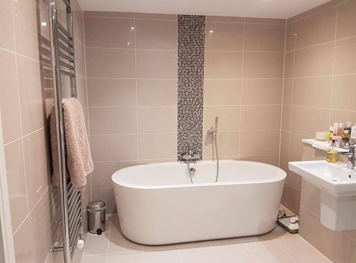 2 Bedroom Apartment To Rent In Waterhouse Lane, KT20