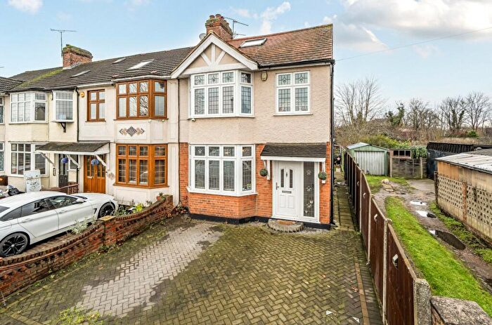 4 Bedroom End Of Terrace House For Sale In Gorseway, Romford, RM7