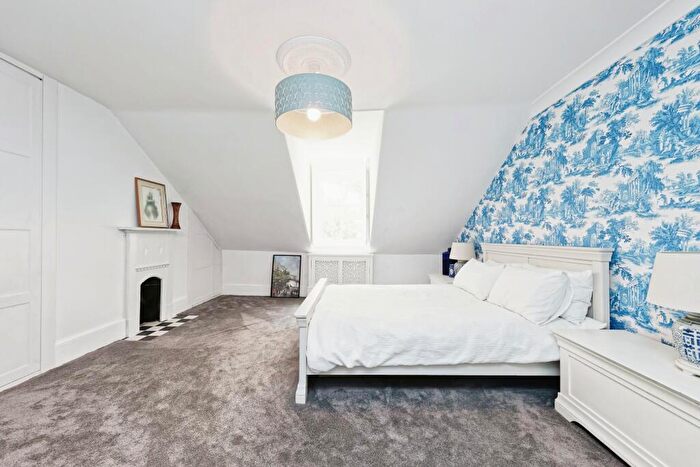 3 Bedroom Flat For Sale In East Cliff, Dover, CT16