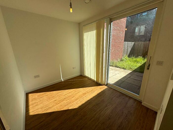 3 Bedroom Mews To Rent In Leaf Street, Manchester, M15