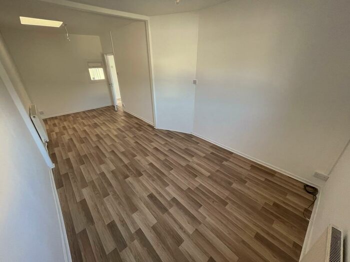 2 Bedroom Apartment To Rent In High Street, Blackwood, NP12