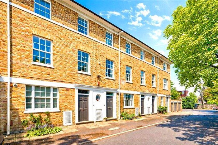 1 Bedroom Apartment For Sale In Langford Green, London, SE5