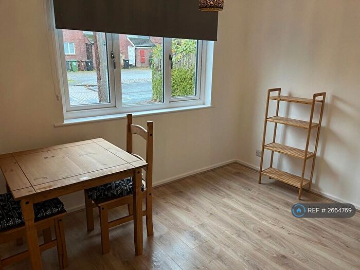 1 Bedroom Flat To Rent In Worcester Drive, Leeds, LS10