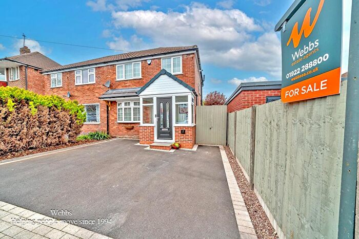 3 Bedroom Semi Detached House For Sale In Cedar Close, Walsall, WS5