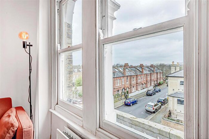 1 Bedroom Flat For Sale In Endlesham Road, SW12