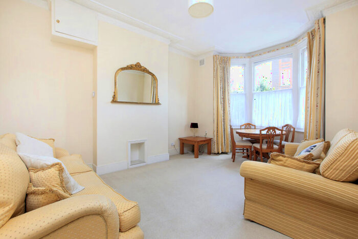 1 Bedroom Flat To Rent In Cavendish Road, Clapham South, London, SW12